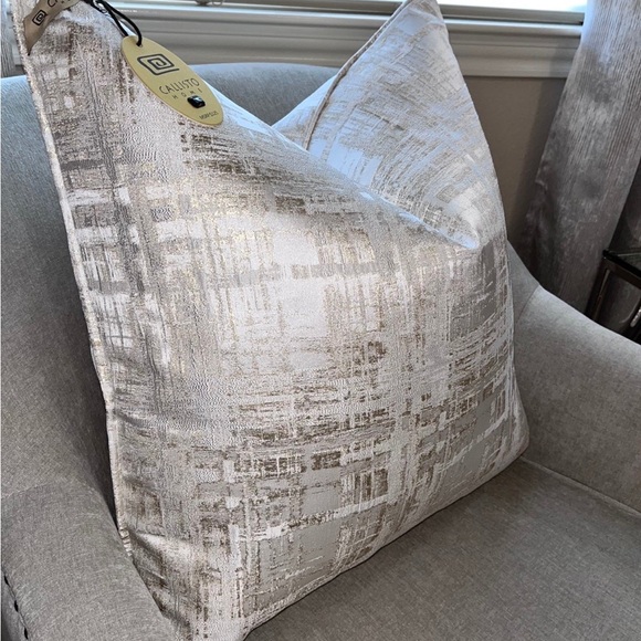 1-NWT CALLISTO HOME DECORATIVE PILLOW (Please read description for details) - Picture 7 of 11
